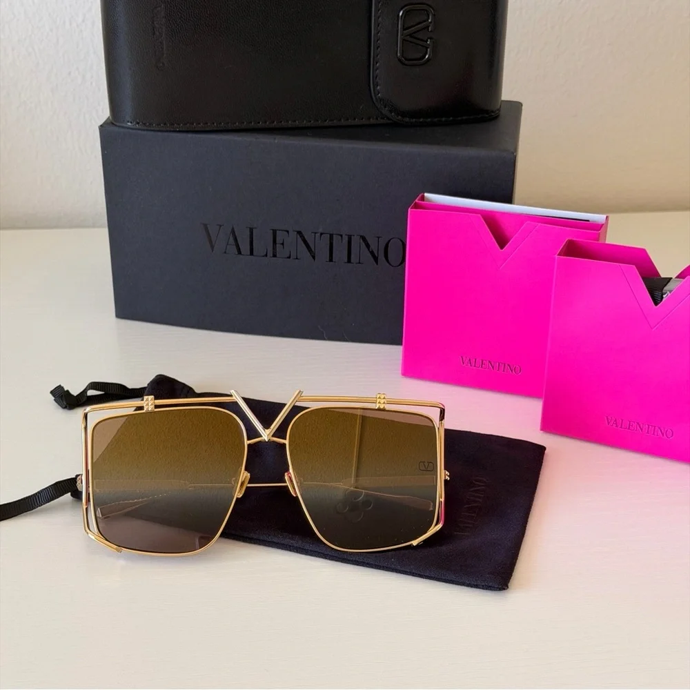NWT Valentino V-Light Gold Square Sunglasses VLS-116B GLD